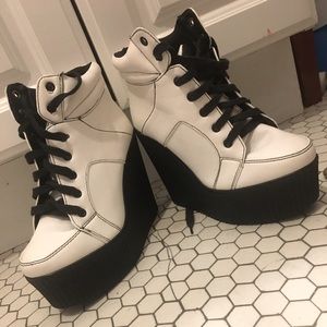 Hightop Wedge Heel Shoes
